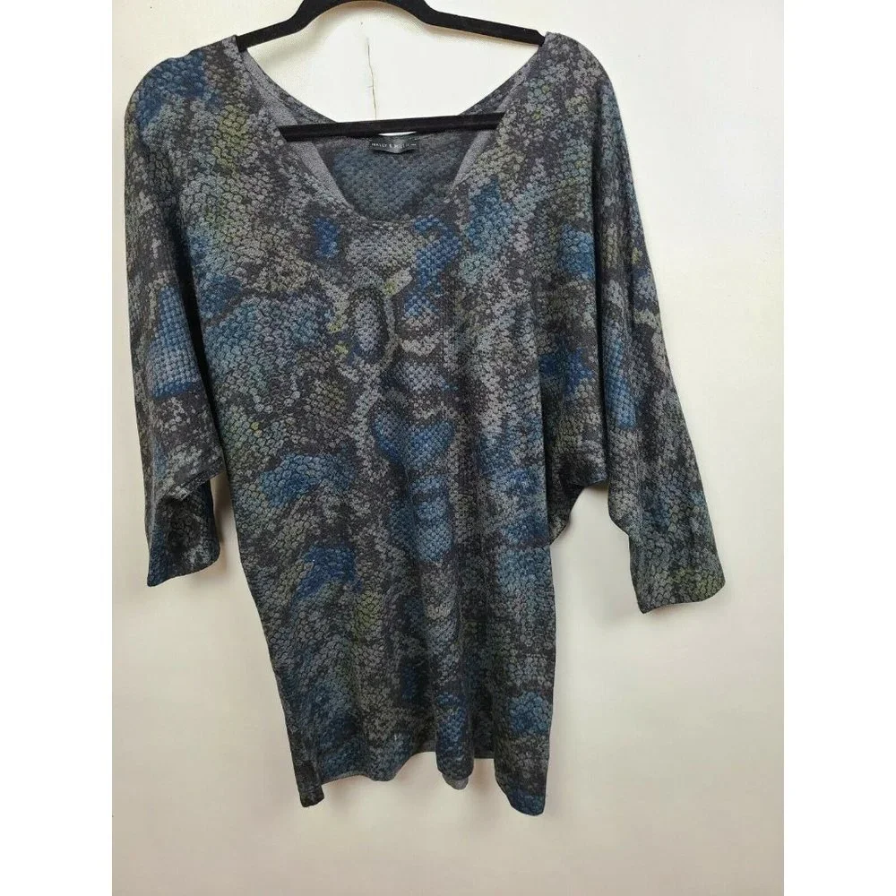 Nally & Millie Gray Blue Snake Print Dolman V-Neck Tunic Top Size Large - Picture 2 of 5